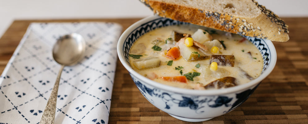 image of clam chowder bowl with bread